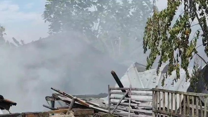 Rumah warga Desa Winong Kecamatan Pati ludes terbakar, Sabtu (24/5/2025).