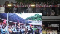 Suasana kawasan Blok M juga mulai dipenuhi oleh berbagai aktivitas persiapan yang menggambarkan semangat warga ibu kota dalam menyambut momentum ini.