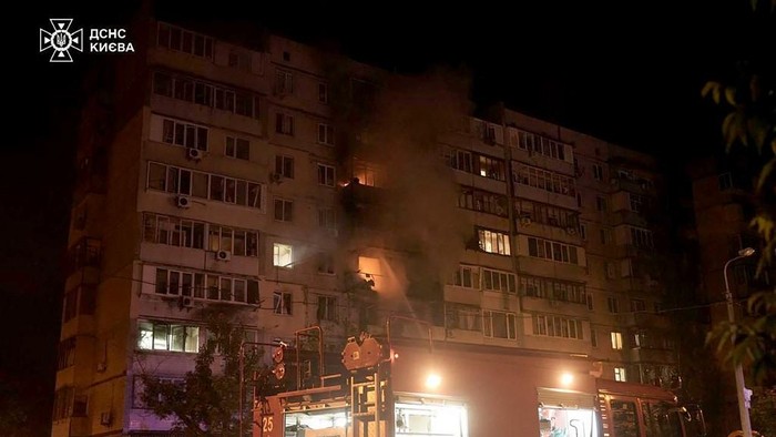 This handout photograph taken and released by the Ukrainian State Emergency Service press service on May 24, 2025, shows firefighters extinguishing a blaze in a residential building following Russian strike in Kyiv, amid Russian invasion in Ukraine. At least eight people were wounded in a drone and missile attack on Kyiv on May 24, 2025, city authorities said, just as Russia and Ukraine were in the middle of a major prisoner swap. The head of Kyiv's civil and military administration, Tymur Tkachenko, reported fires and fallen debris in several parts of the Ukrainian capital, after AFP journalists heard explosions overnight. (Photo by Handout / Ukrainian State Emergency Service Press Service / AFP) / RESTRICTED TO EDITORIAL USE - MANDATORY CREDIT 