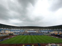 Oknum Bobotoh Rusak GBLA, Dedi Mulyadi: Pidana atau Barak Militer!