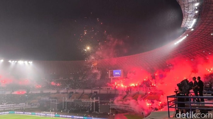 Suasana Stadion GBLA