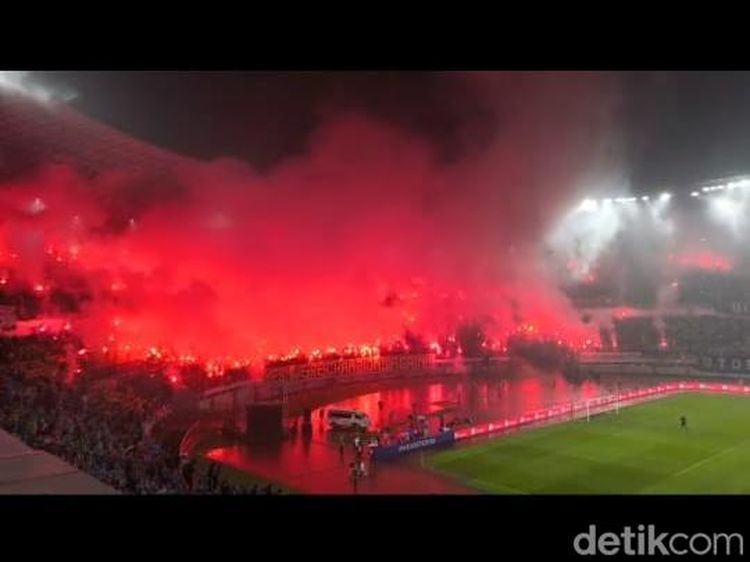 Stadion GBLA Memerah Rayakan Kesuksesan Persib Bandung