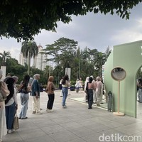 Saat dikunjungi Wolipop beberapa waktu lalu, pop up store tersebut sudah ramai dikunjungi menjelang pukul 12:00. Antrean terlihat pengunjung mulai mengular. Foto: Rahmi Anjani/Wolipop