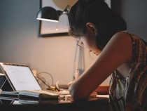 Sering Lembur Ditemani Energy Drink? Awas, Ini Wanti-wanti Ahli Jantung