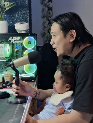 Ajun Perwira dengan Baby R.