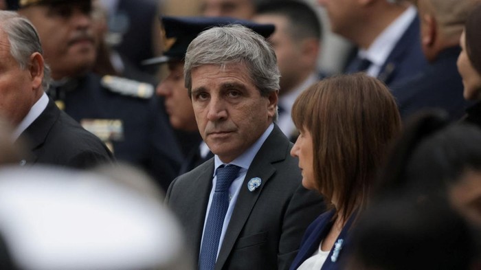 Argentina Peringati 215 Tahun Revolusi Mei di Buenos Aires Ribuan warga Argentina memadati pusat kota Buenos Aires untuk memperingati hari jadi ke-215 Revolusi Mei pada Minggu (25/5/2025). REUTERS/Cristina Sille