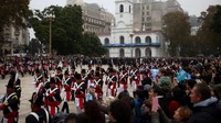 Revolusi Mei tahun 1810 merupakan tonggak penting dalam sejarah Argentina, di mana rakyat memulai perjuangan untuk memerdekakan diri dari penjajahan Spanyol. Sejak saat itu, setiap tahunnya tanggal 25 Mei diperingati sebagai Hari Revolusi Mei, yang menjadi simbol kebangkitan semangat nasionalisme Argentina.