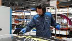 Begini Proses Pembuatan BMW M4 CS Edition VR46 Kado Ultah untuk Rossi