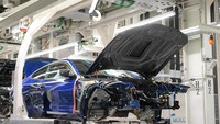 Meski rumit dalam pembuatan desain, BMW sejatinya menghadirkan M4 CS VR46 ini dengan dapur pacu yang sama dengan M4 CS lainnya. Mesinnya 3.000 cc 6 silinder in line bertenaga 550 HP yang lengkap dengan M TwinPower Turbo. Di atas kertas, mobil ini dapat melesat dari 0-100 km/jam dalam hitungan 3,4 detik saja Foto: dok. BMW