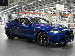 Cara BMW Rayakan Ultah Rossi: Bikin M4 CS Edition VR46