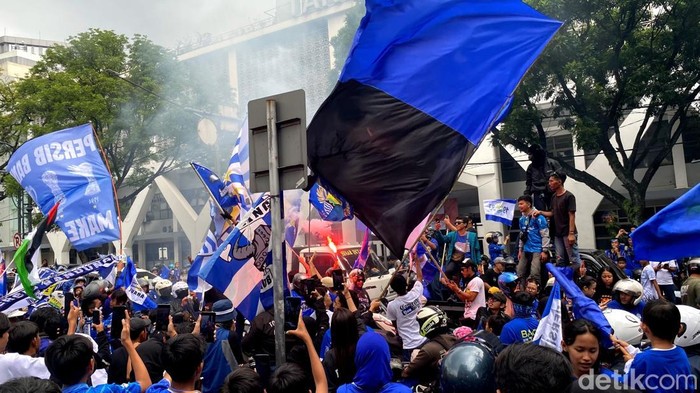 Bobotoh konvoi Persib Juara di Bandung