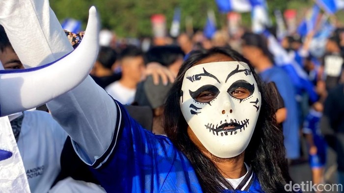 Bobotoh merayakan Persib Juara di Lapangan Tegalega Bobotoh merayakan Persib Juara di Lapangan Tegalega