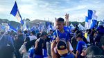 Sukacita Bobotoh Rayakan Persib Juara di Lapangan Tegalega