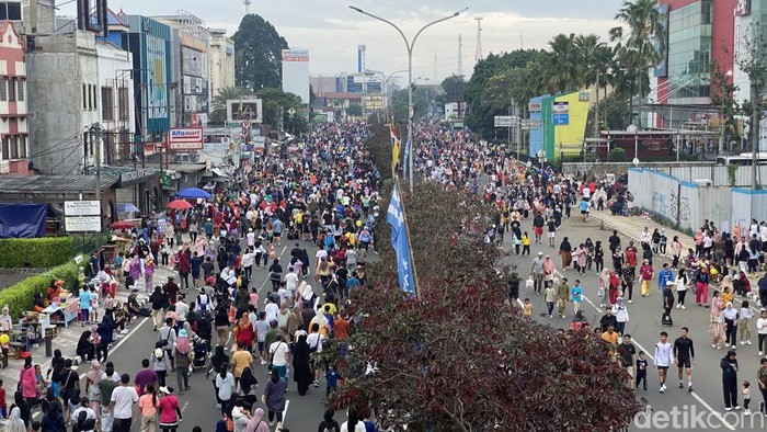 CFD di Jalan Margonda Depok ramai dipadati warga berolahraga