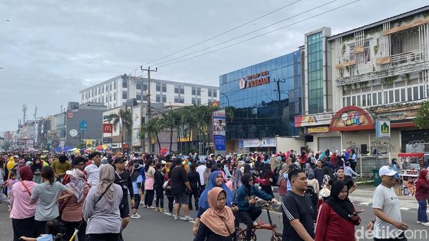 CFD di Jalan Margonda Depok ramai dipadati warga berolahraga