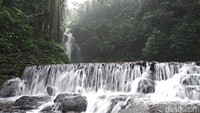 Curug Putri berlokasi di Jalan Palutungan, Desa Cisantana, Kecamatan Cigugur, Kabupaten Kuningan. Pengunjung hanya perlu membayar tiket masuk sekitar Rp 20.000 untuk hari Senin-Jumat dan dihari libur atau Sabtu-Minggu Rp 25.000.