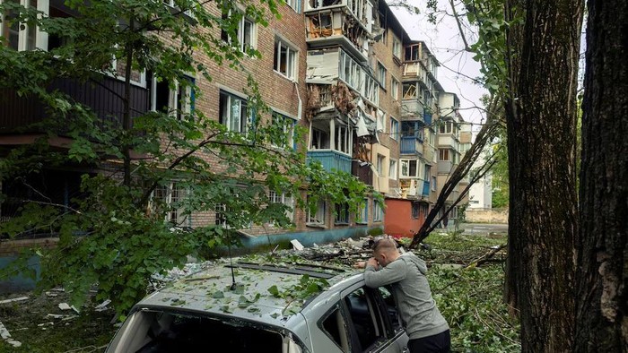 Drone Rusia kembali menyerang ibu kota Ukraina, Kyiv. Drone ini menyerang gedung apartemen dan rumah. (Reuters)