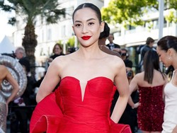 6 Gaya Merah Menyala Elvira Devinamira, Curi Atensi di Cannes Film Festival