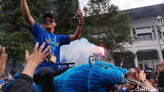 Euforia para pemain Persib di Gedung Sate.