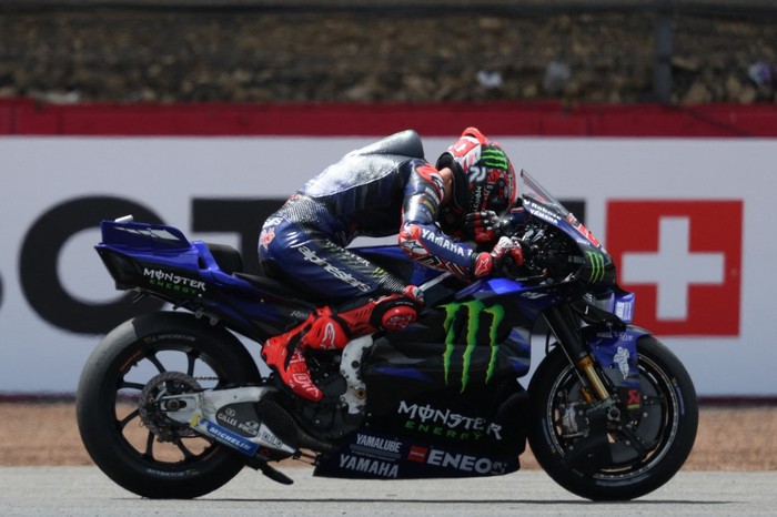 Monster Energy Yamaha MotoGP teams French MotoGP rider Fabio Quartararo exits the race after a mechanical failure during the MotoGP British Grand Prix at Silverstone circuit in Northamptonshire, central England, on May 25, 2025. (Photo by Adrian Dennis / AFP)