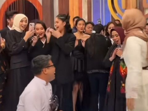Fajar MCI melamar Zahra MCI dan ekspresi Chef Renatta sangat terkejut.