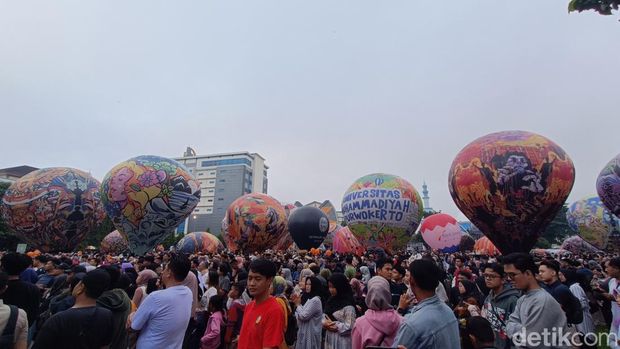 Festival balon udara di lapangan UMP, Banyumas, Minggu (25/5/2025).