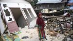 Foto Udara Jalan Amblas di Poros Samarinda-Balikpapan, Puluhan Rumah dan Masjid Rusak Parah