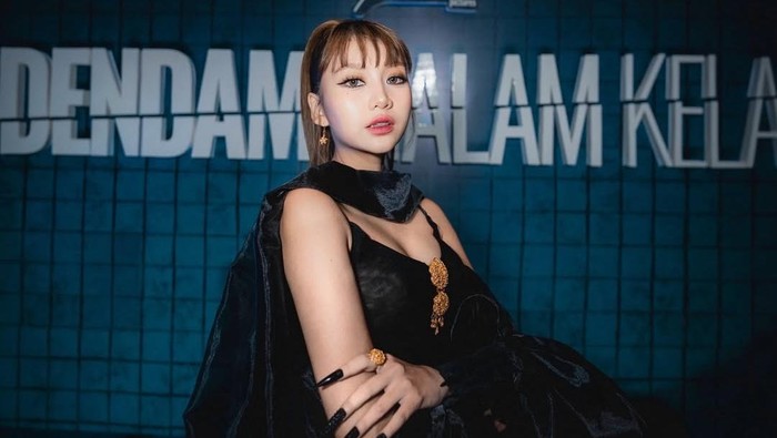 Ghea Indrawari di Gala Premiere Dendam Malam Kelam.