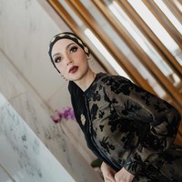 Wanita yang pernah mengikuti Sekretaris Jenderal Jakarta Model Internasional United Nations (JMUN) itu juga mendirikan organisasi InPower bersama teman-temannya untuk membantu mengembangkan potensi wanita muda. Foto: Instagram Ghina Raihanah