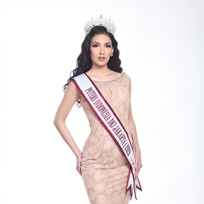 Nama Ghina Raihanah sendiri memang tidak asing. Sebelumnya ia sempat jadi sorotan karena mengikuti ajang Puteri Indonesia 2024. Mewakili DKI Jakarta 1, ketika itu Ghina berhasil masuk 6 besar. Foto: Instagram Ghina Raihanah