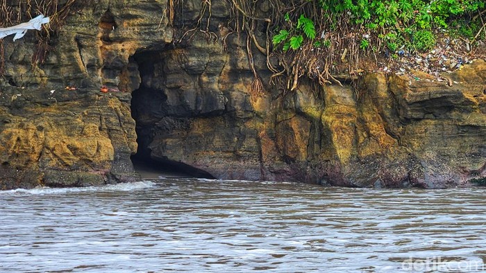 Gua Karang Hawu Sukabumi