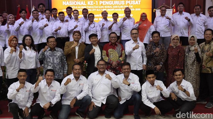Ikatan Alumni Fakultas Ilmu Sosial dan Ilmu Politik (IKA FISIP) Universitas Diponegoro (Undip) resmi melantik Pengurus Pusat masa bakti 2025–2030 dalam sebuah acara yang digelar di Jakarta, Sabtu (24/5/2025) malam. Pelantikan ini menegaskan komitmen IKA FISIP Undip untuk aktif membantu pemerintah dalam pembangunan bangsa.