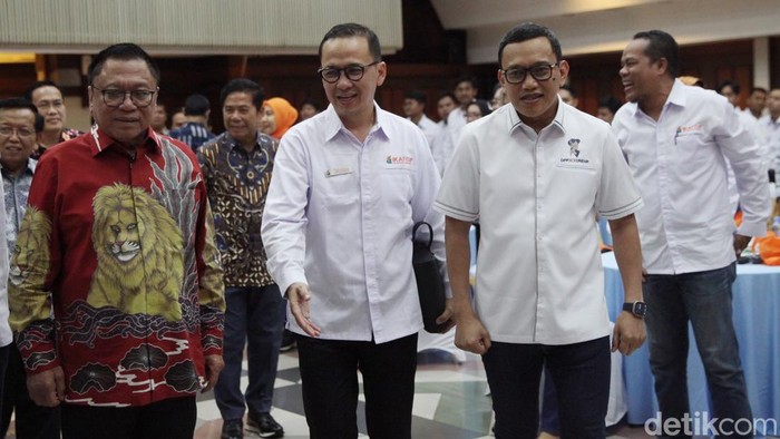 Ikatan Alumni Fakultas Ilmu Sosial dan Ilmu Politik (IKA FISIP) Universitas Diponegoro (Undip) resmi melantik Pengurus Pusat masa bakti 2025–2030 dalam sebuah acara yang digelar di Jakarta, Sabtu (24/5/2025) malam. Pelantikan ini menegaskan komitmen IKA FISIP Undip untuk aktif membantu pemerintah dalam pembangunan bangsa.