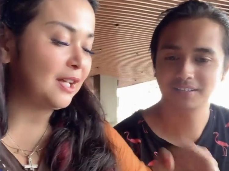 Jennifer Ipel dan Ajun Perwira Mesra Kulineran Bak Pengantin Baru