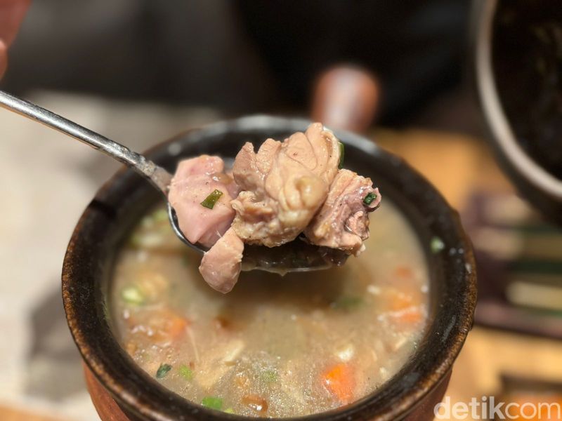 Kayu Manis Restoran: Ayam Rabeg hingga Dendeng Pipi Spesial di Tentrem Jakarta
