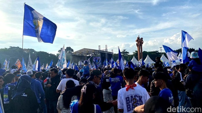 Kegiatan perayaan Persib juara di Lapangan Tegallega, Kota Bandung, Minggu (25/5/2025).