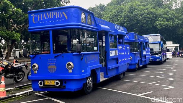 Kendaraan untuk konvoi Persib Juara.
