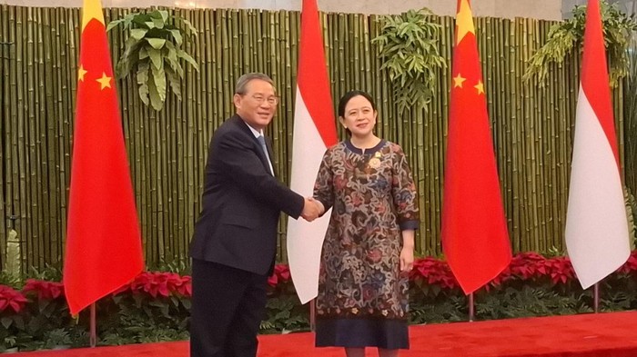 Ketua DPR RI menerima kedatangan PM China Li Qiang di DPR RI. (Foto: Adrial Akbar)