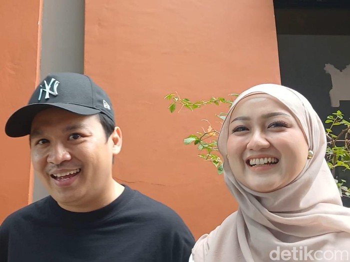 Ate bersama calon istri, Allysa Fatkhia.