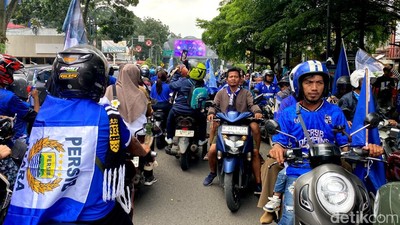 Pesta Bobotoh Rayakan Persib Juara di Jalanan Bandung