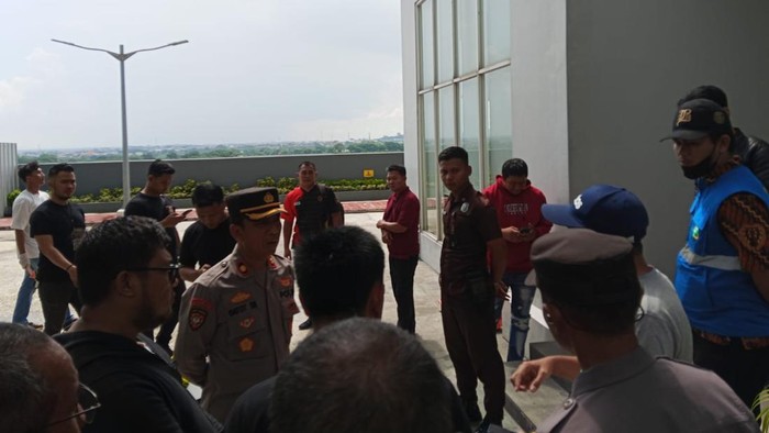 Lokasi temuan jenazah perempuan diduga bunuh diri di Icon Apartement Gresik.