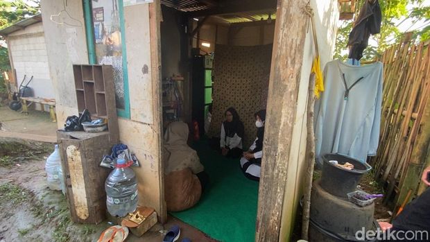 Mensos Gus Ipul kunjungi Rustini disabiltas Banjarnegara yang anaknya bakal jadi calon siswa Sekolah Rakyat, Minggu (25/5/2025).