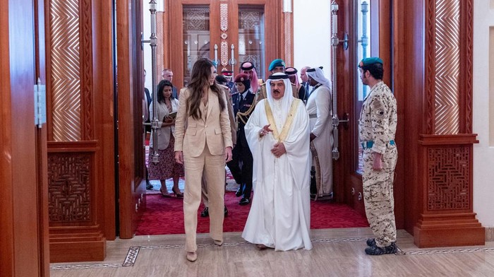 Menteri Keamanan Dalam Negeri Amerika Serikat, Kristi Noem, melakukan kunjungan resmi ke Bahrain pada Minggu (25/5/2025) dalam rangka memperkuat hubungan bilateral antara kedua negara, khususnya di bidang keamanan dan pertahanan. REUTERS/Alex Brandon