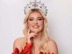 Potret Miss England yang Mundur dari Miss World 2025, Merasa Dieksploitasi