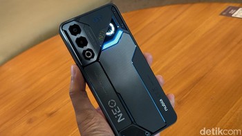 Neo 3 GT diotaki chipset Unisoc T9100 dengan RAM 8GB yang dapat diperluas hingga ekstra 12GB. Baterainya berkapasitas 6.000 mAh dengan pengisian cepat 80W.  Foto: Adi Fida Rahman/detikINET