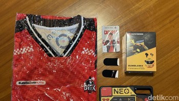Bonusnya mulai dari jersey esport, case hingga TWS. Foto: Adi Fida Rahman/detikINET