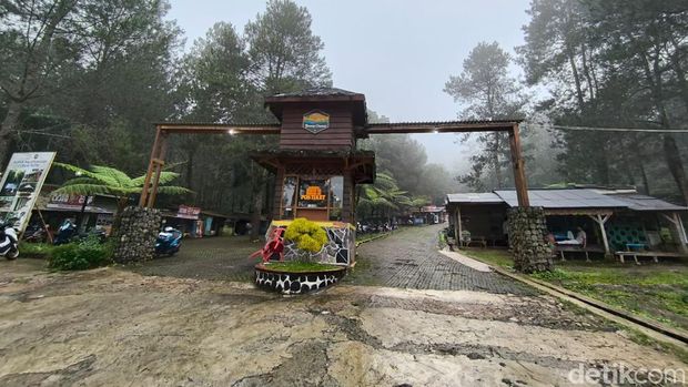 Objek wisata Bumi Perkemahan Palutungan Kuningan