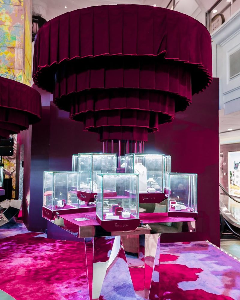Pameran 29 Years of Natural Brilliance Frank & co