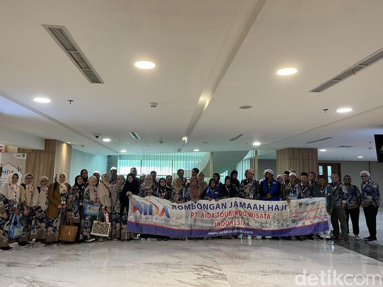 Potret 45 Jemaah Aida Tourindo saat Pelepasan ke Tanah Suci
