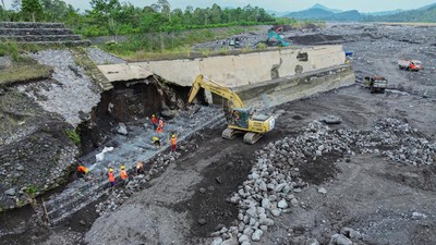 Pemprov Jatim Mulai Perbaikan Tanggul Lahar Hujan Semeru di Lumajang